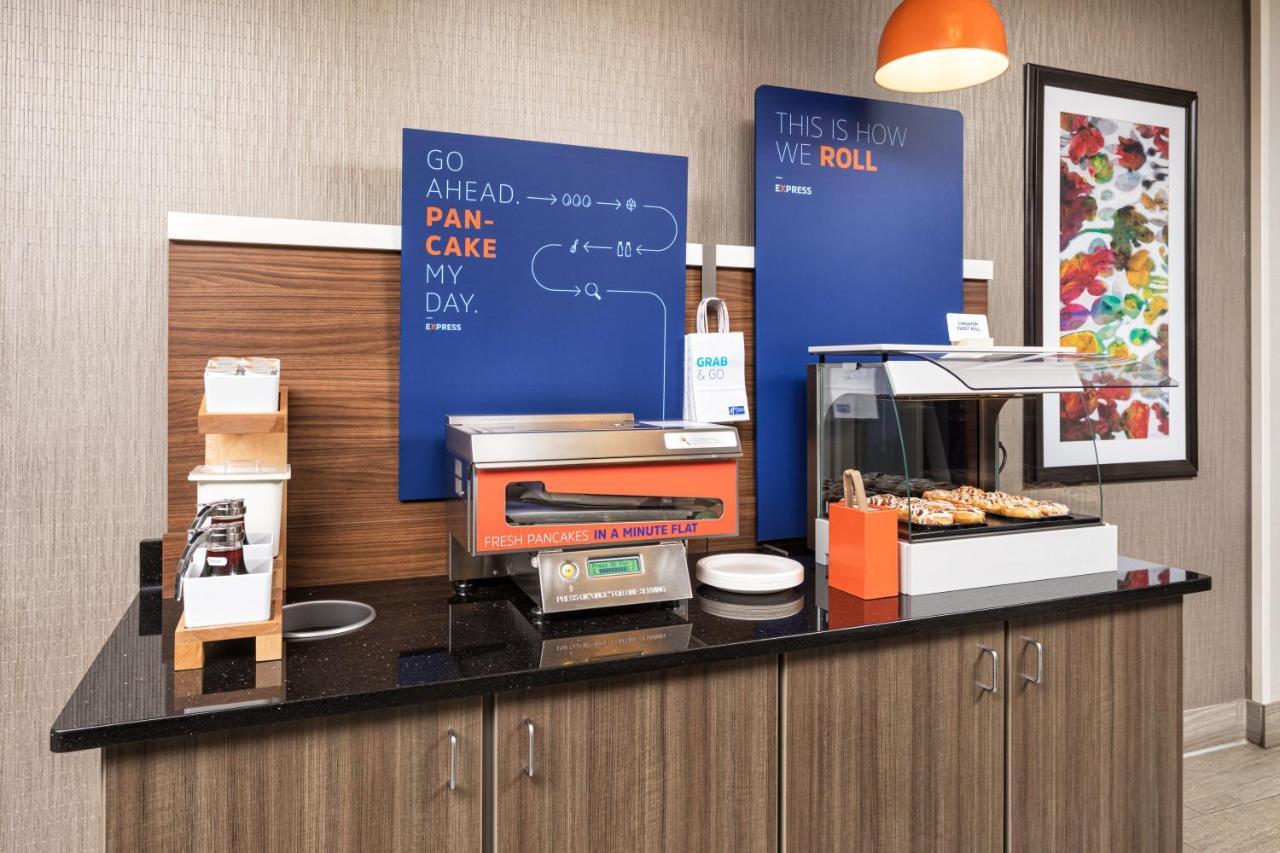 Holiday Inn Express Hotel & Suites Minneapolis - Minnetonka By Ihg Esterno foto